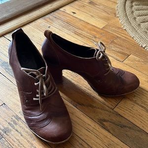 Frye Leather Oxford Heels